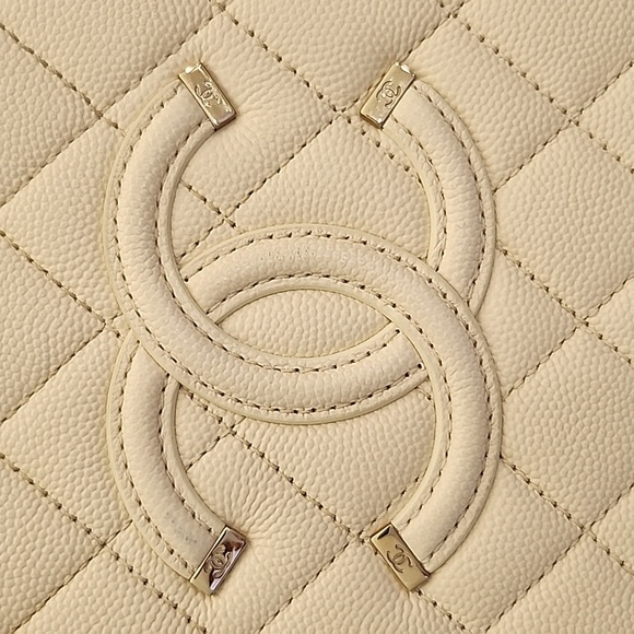 EUC Chanel Caviar Medium Vanity Case Off White/Silver Hardware - Picture 5 of 9